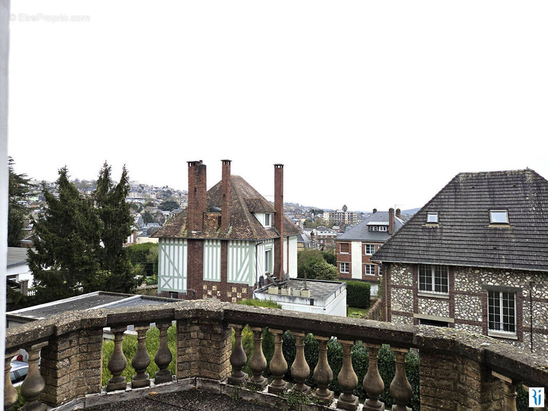Appartement à MONT-SAINT-AIGNAN