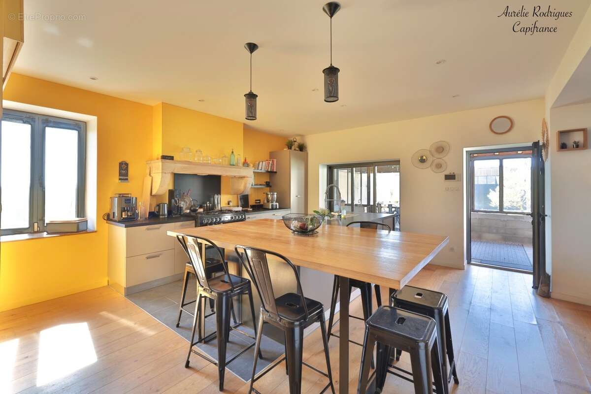 Maison à vendre 7 pièces SAINT MARTIN BELLE ROCHE (71) - photo 4