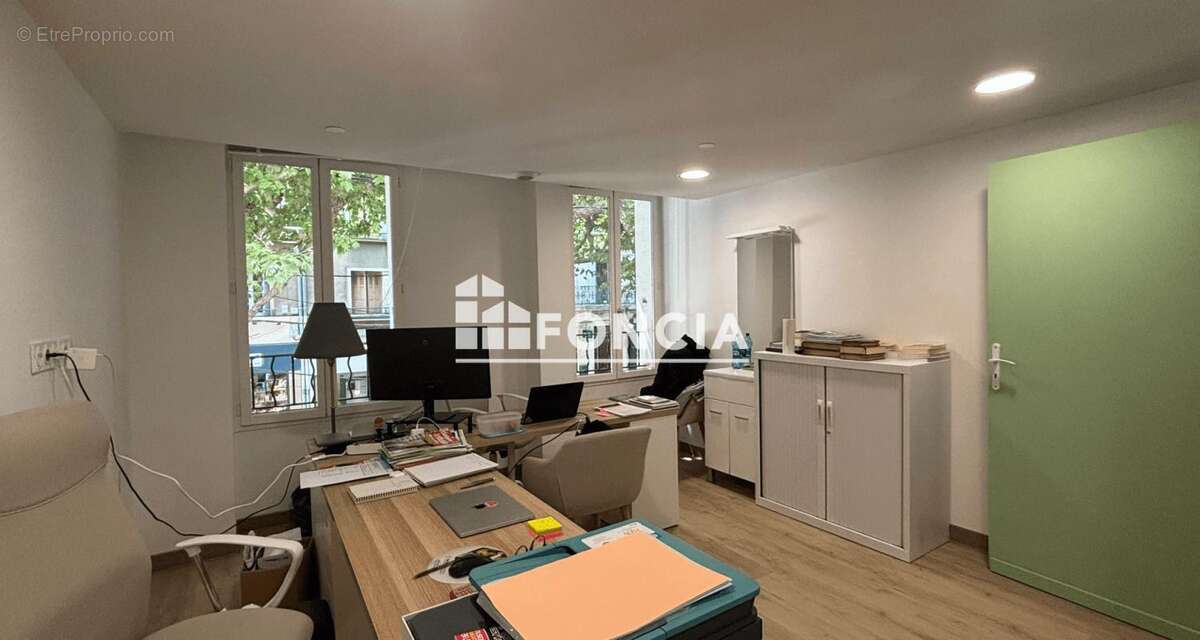 Digne, locaux commerciaux en hyper centre - photo 8