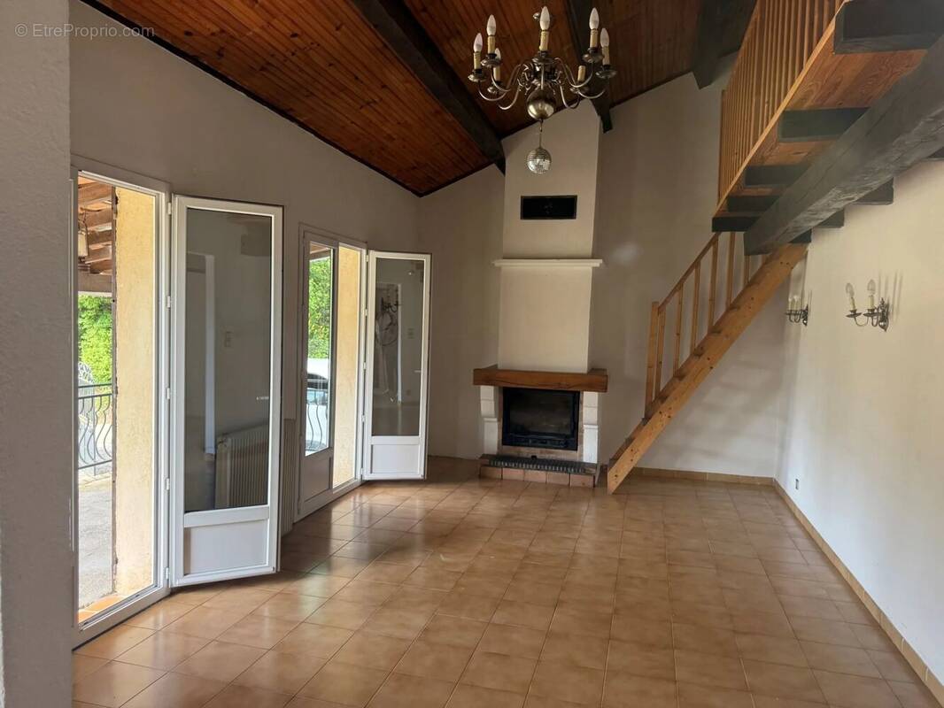 Maison à SAINTE-ANASTASIE-SUR-ISSOLE