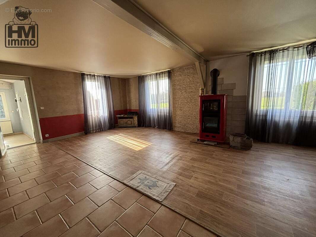 n°2 - Maison à ANGOISSE