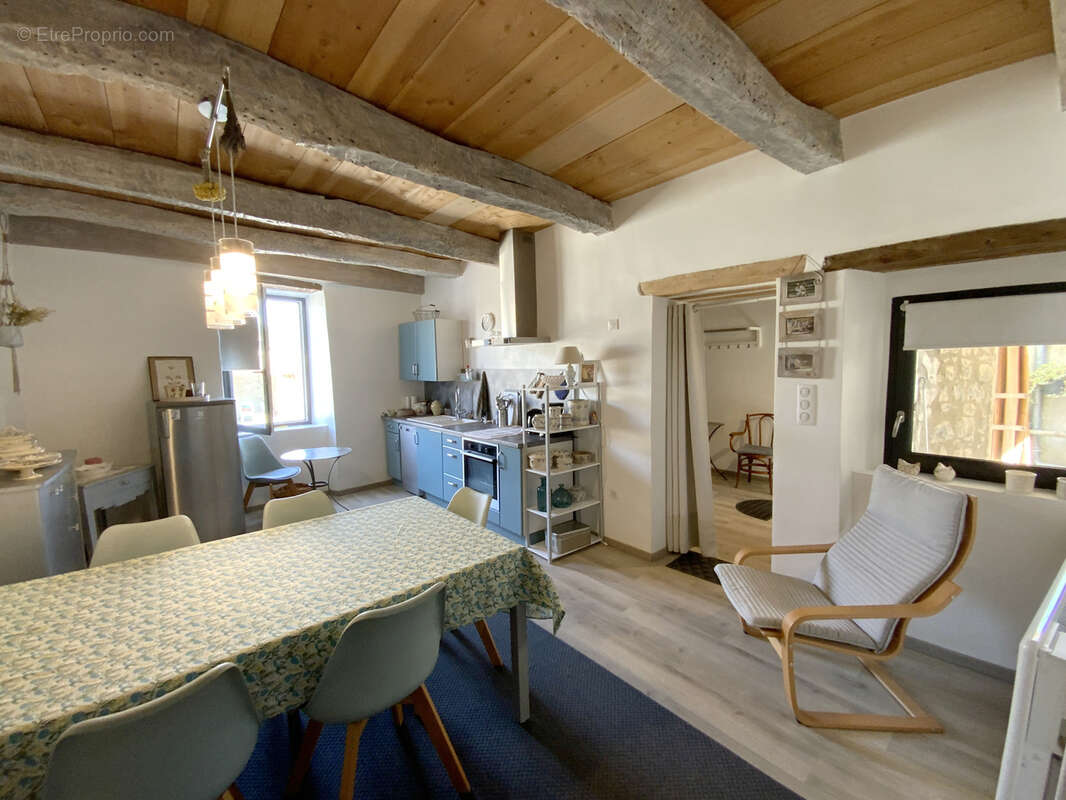 Maison de village en pierre avec cour et garage. - photo 2