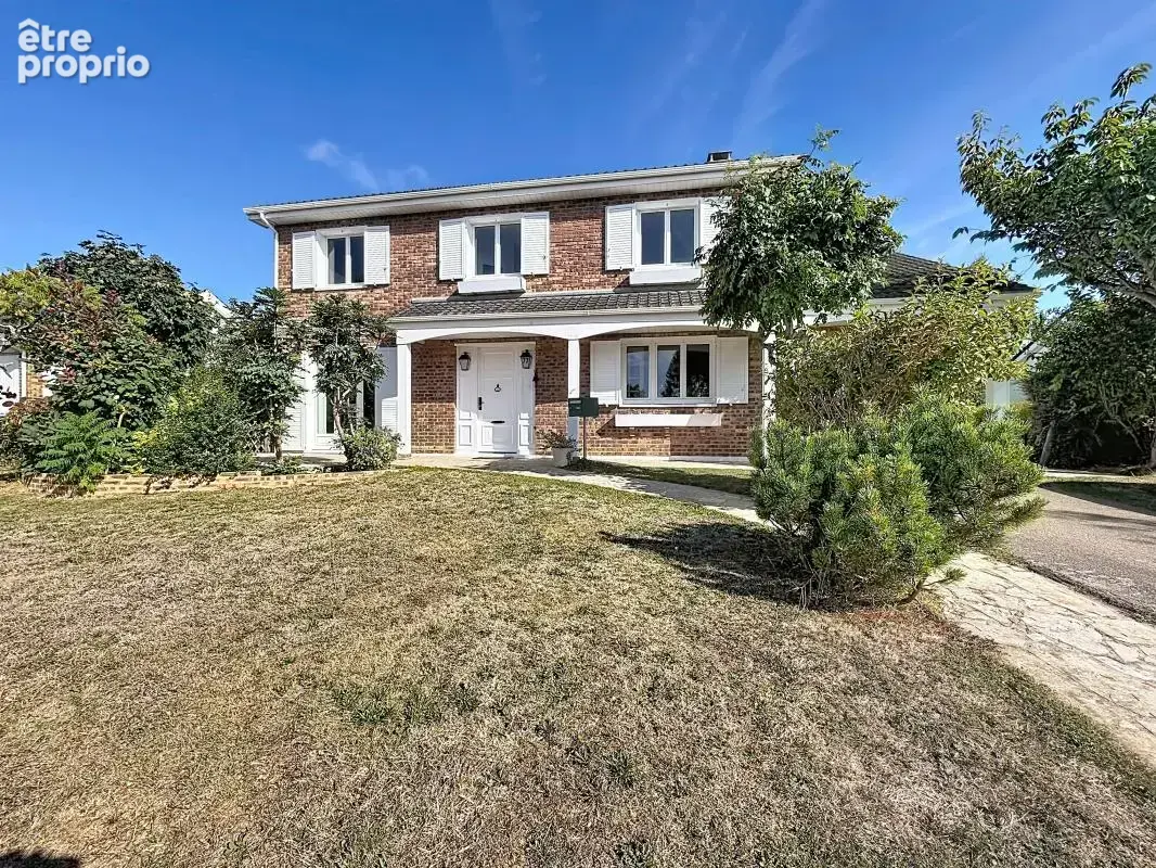 Maison à VOISINS-LE-BRETONNEUX