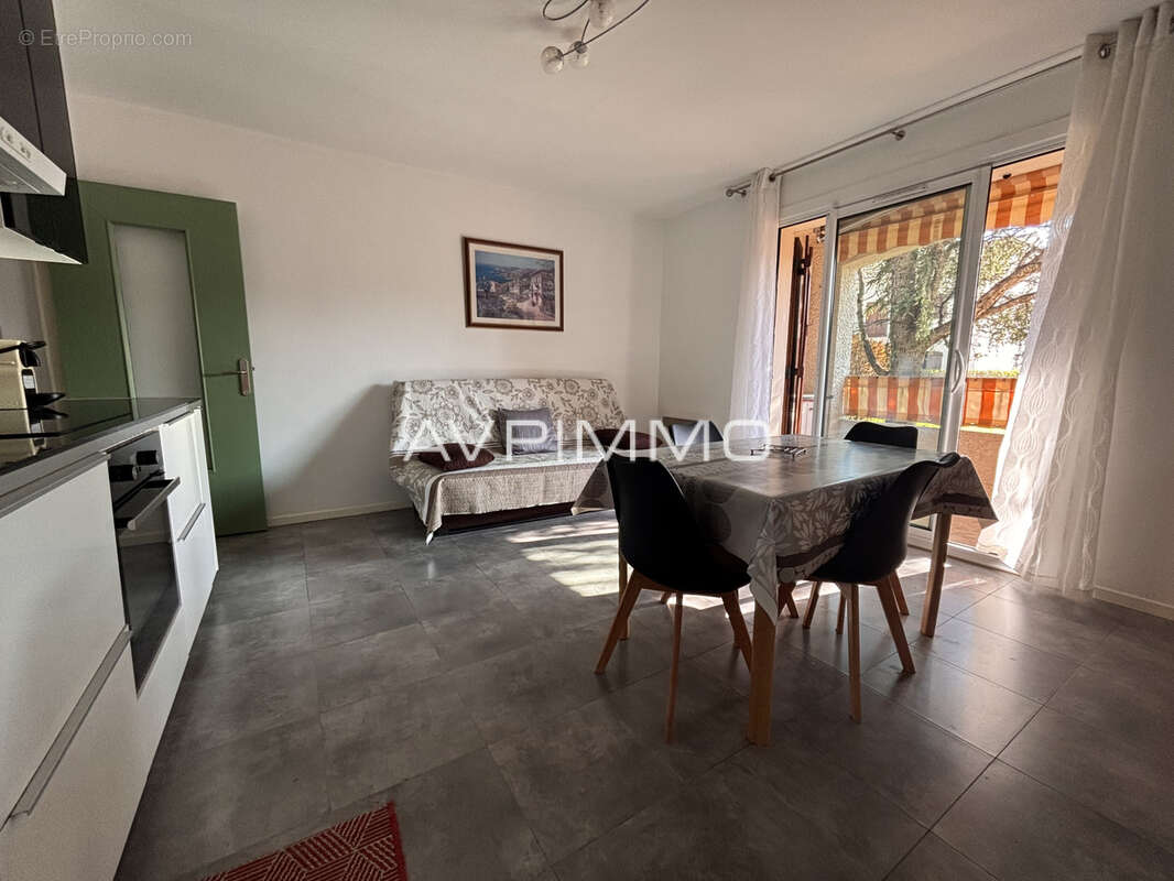 Appartement à SAINT-CYR-SUR-MER