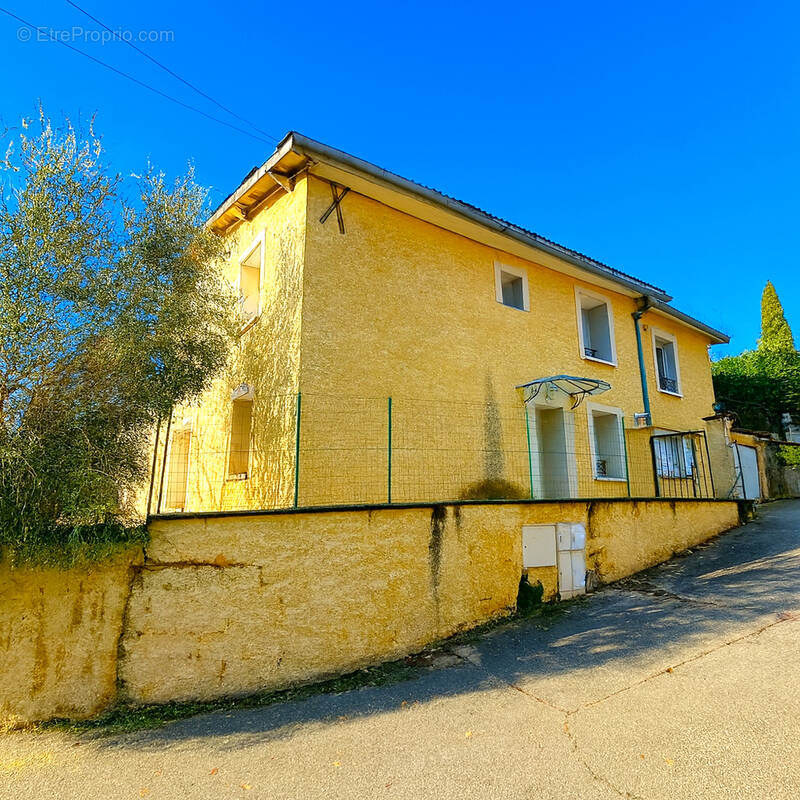 Appartement à SAINT-GENIS-LAVAL