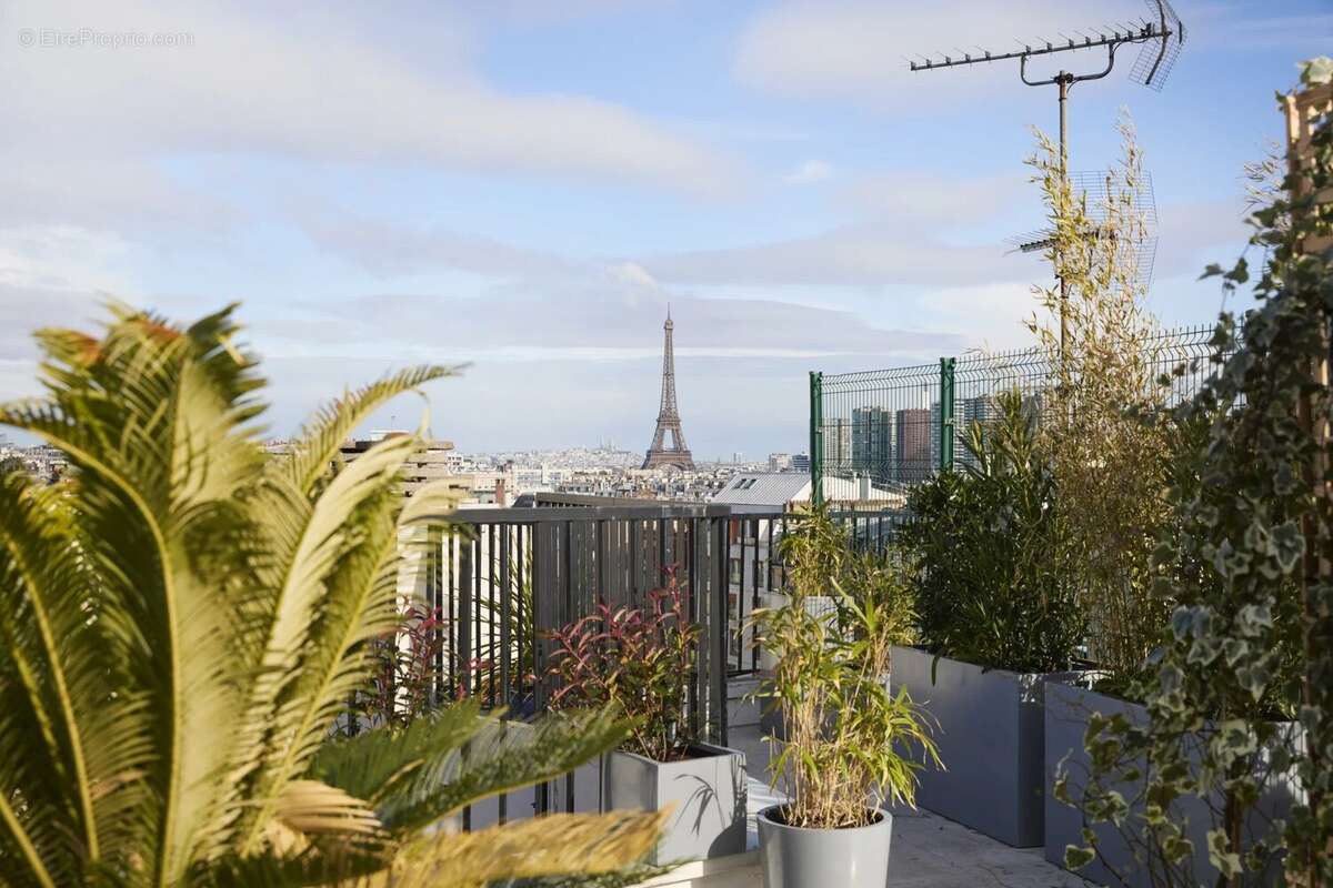 Appartement à PARIS-16E