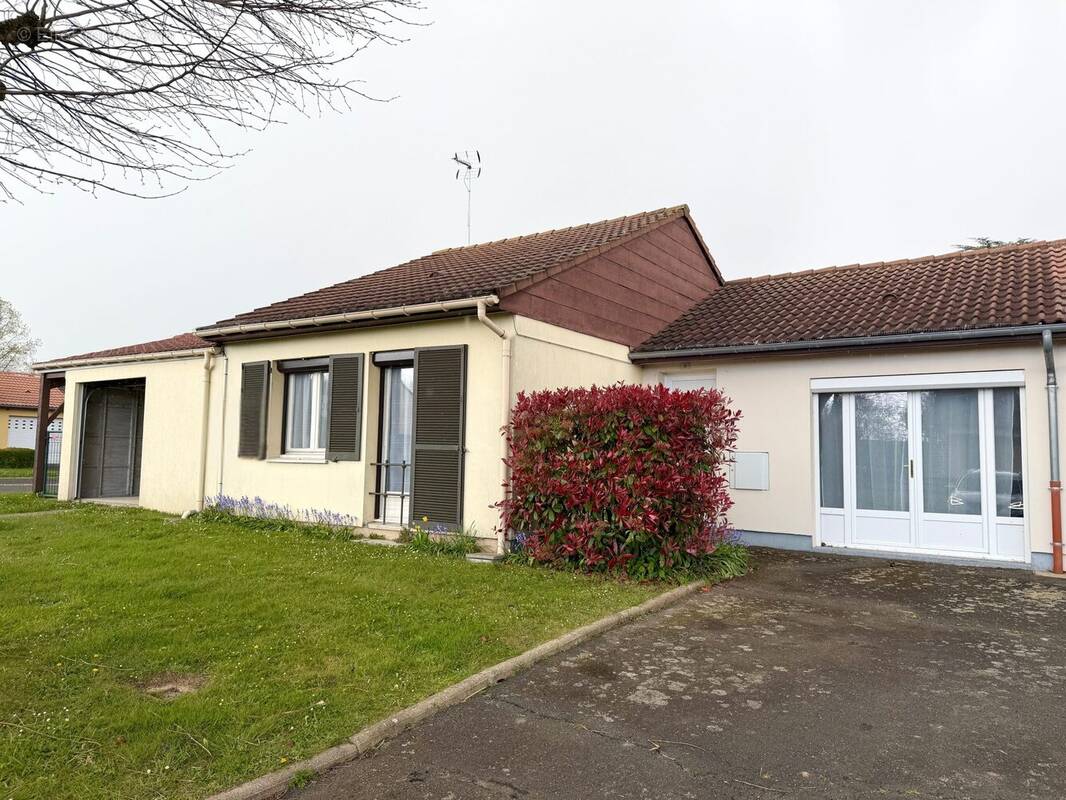 Façade - Maison à MAROLLES-LES-BRAULTS