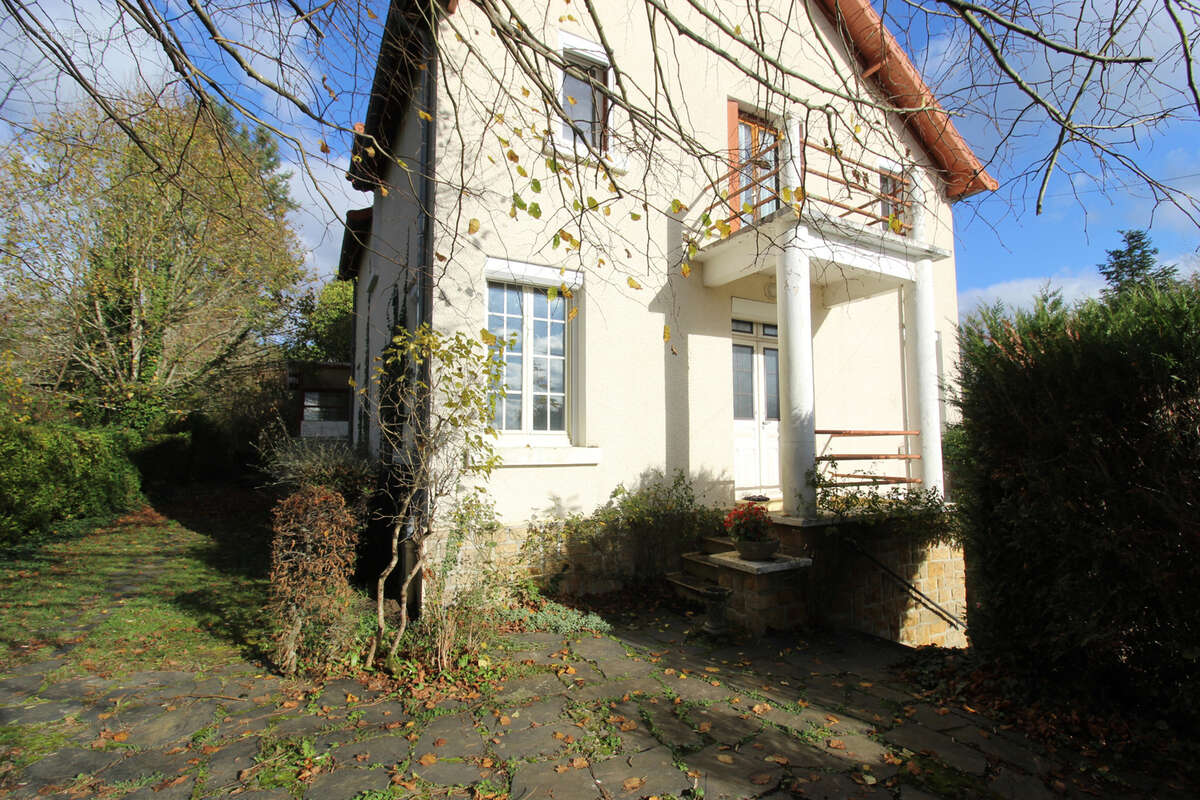 Maison à JOUET-SUR-L'AUBOIS