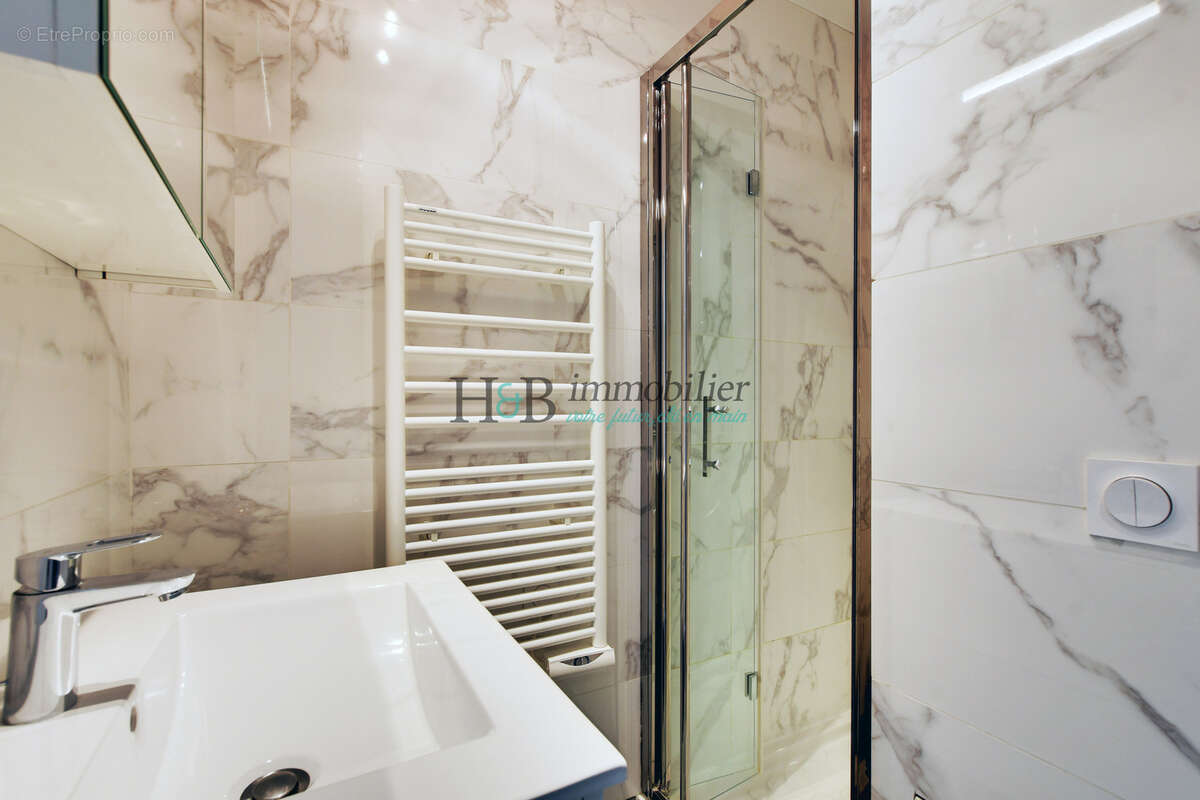 Appartement à CHARENTON-LE-PONT