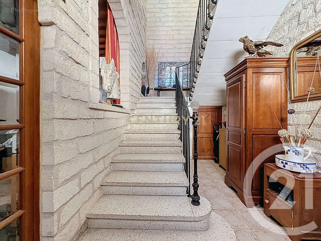 Maison 179 m² à Saussan  - photo 16