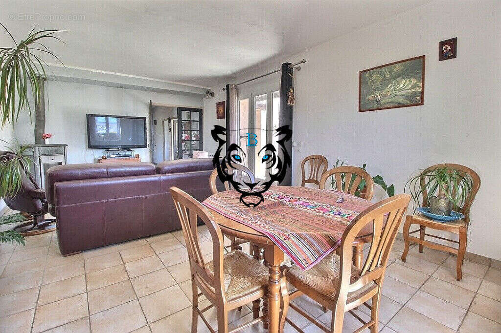 Maison à ROQUEBRUNE-SUR-ARGENS