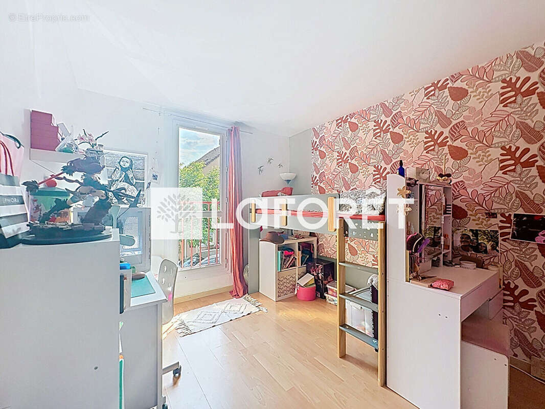 Appartement à COMBS-LA-VILLE