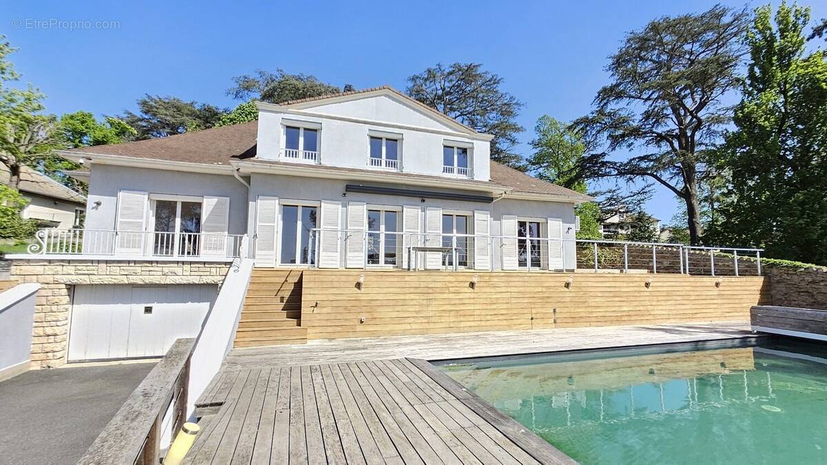 Maison à SAINT-PRIEST-EN-JAREZ