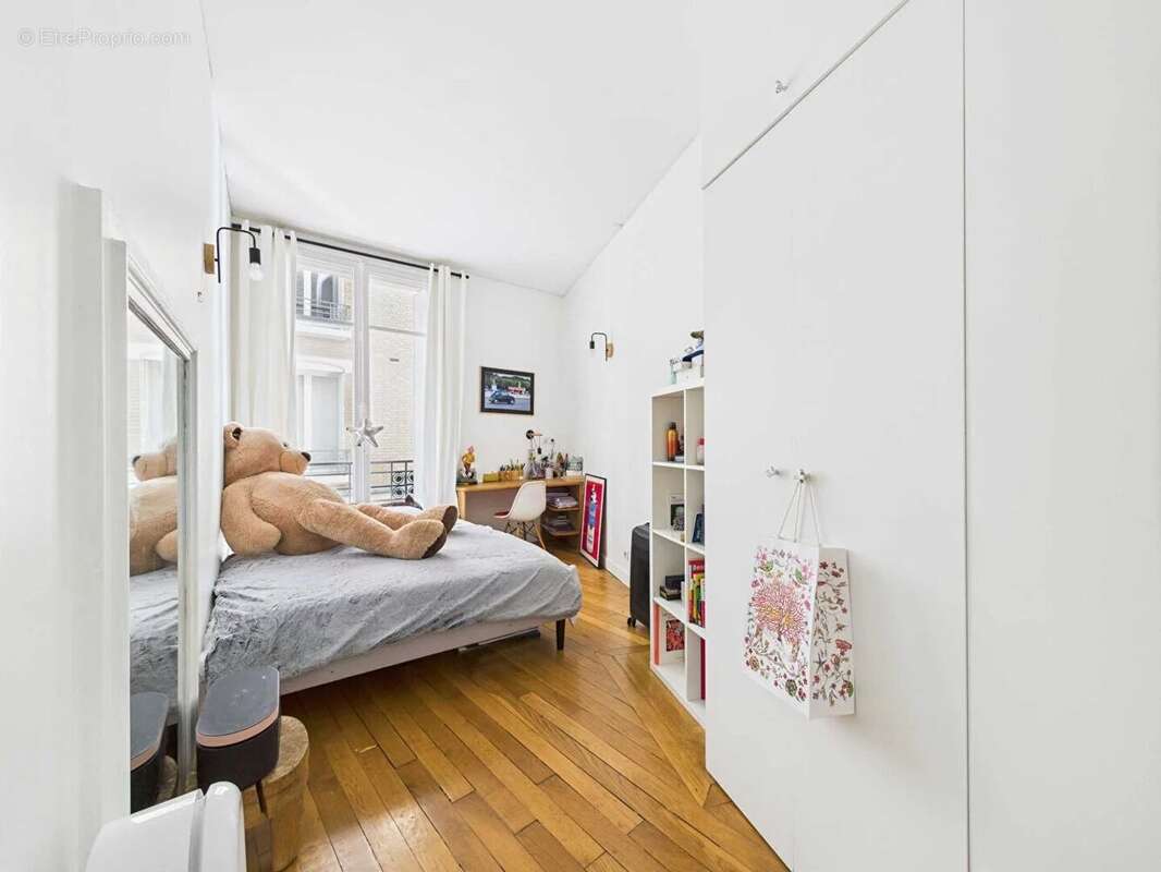 Appartement à PARIS-17E