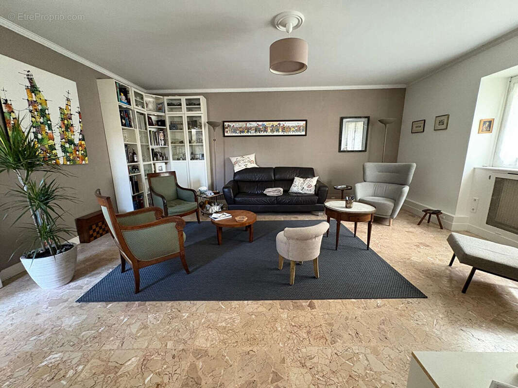 Maison à MAURECOURT