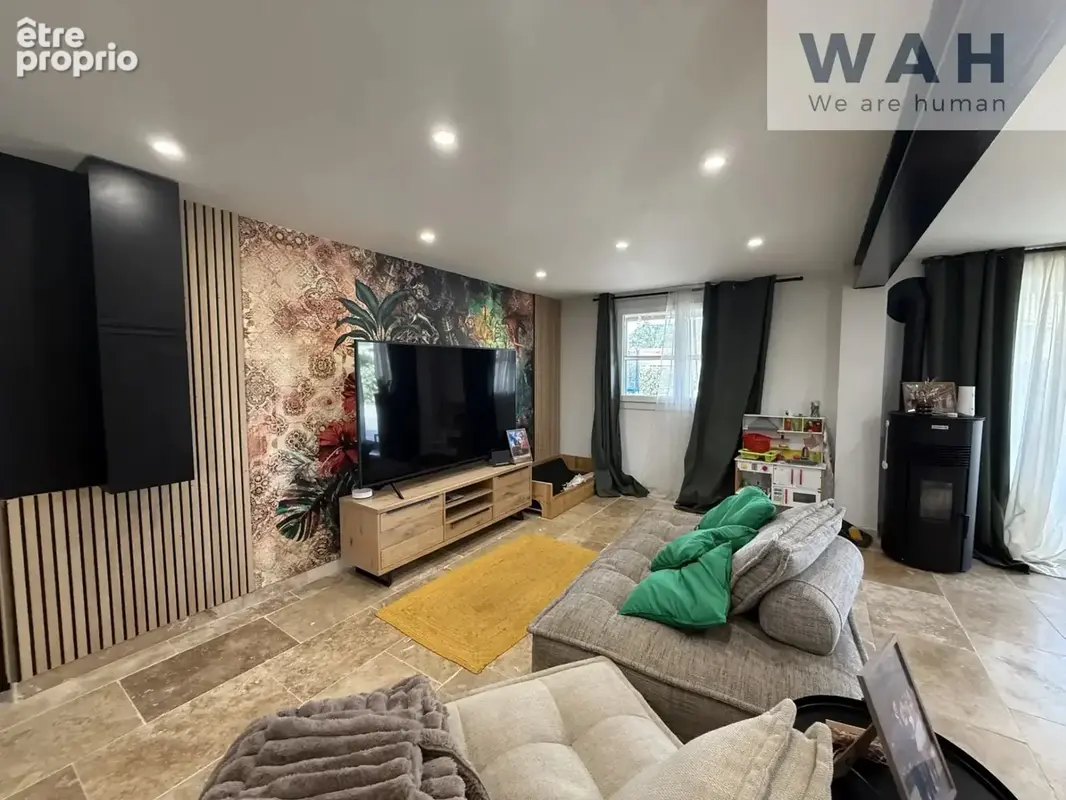 Maison 8 pièces de 219 m2 avec piscine, garage et logement i - photo 4