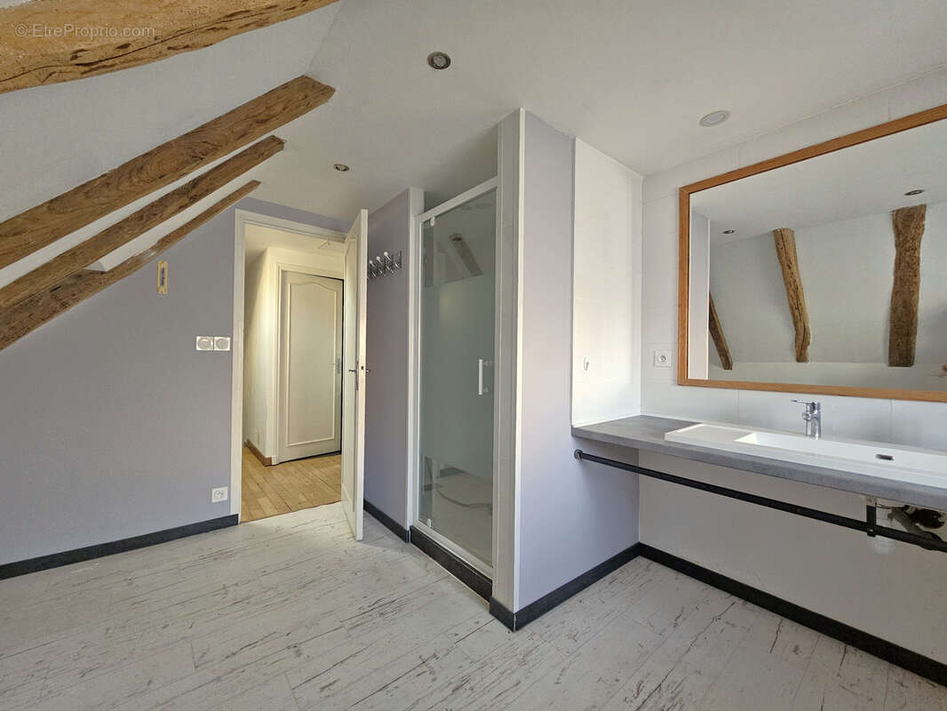 Maison rénovée avec grand jardin aménagé et garage, située dans le centre ville de Baraqueville - photo 15