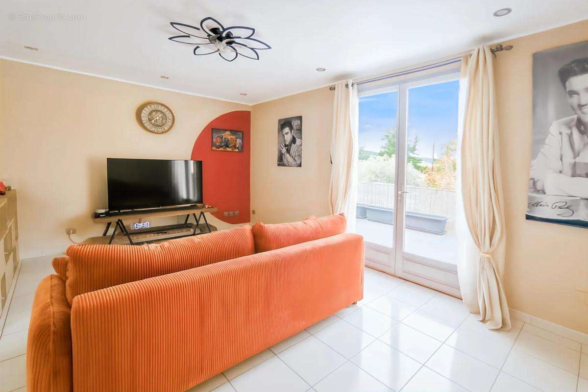 Maison à LA BASTIDE-DES-JOURDANS