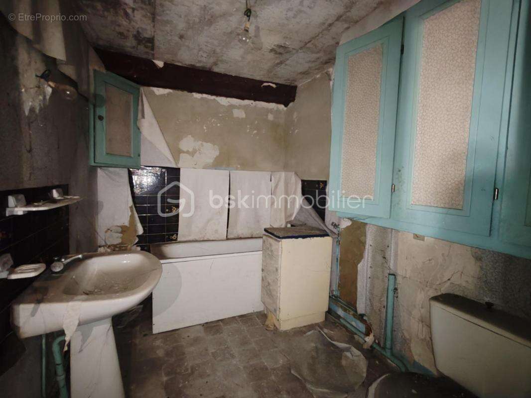Maison de ville et grange à rénover entièrement - photo 6