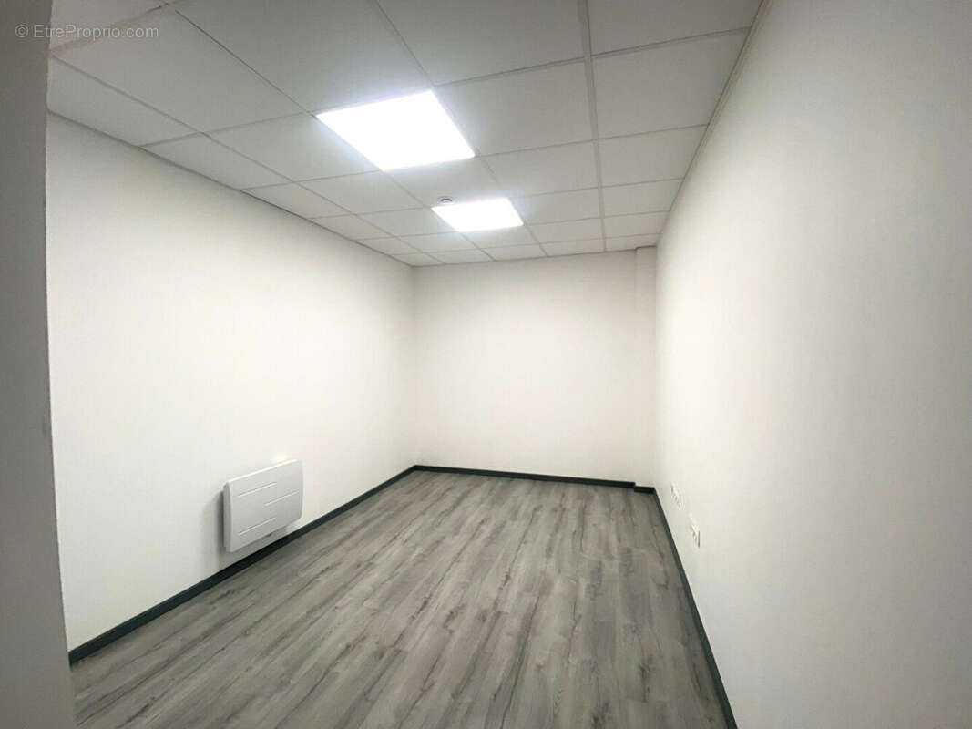 Commerce 175 m² à Pau  - photo 6