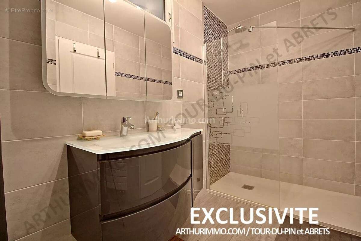 Maison à LA TOUR-DU-PIN