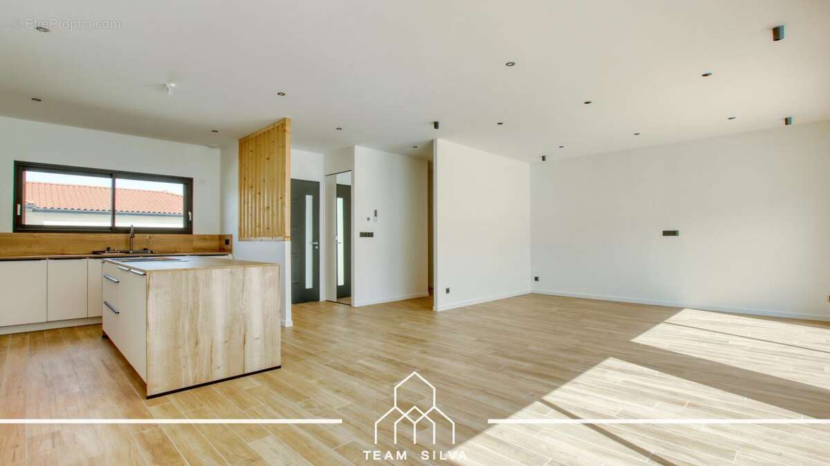 Maison à SAINT-SORLIN-EN-VALLOIRE