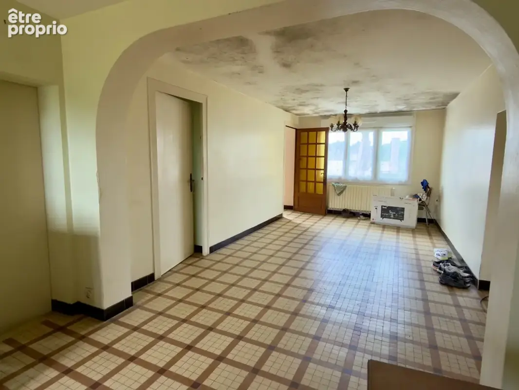 LES ROSIERS SUR LOIRE, Maison en pierre à rénover de 84m²/120m² développables avec dépendances et jardin - photo 9