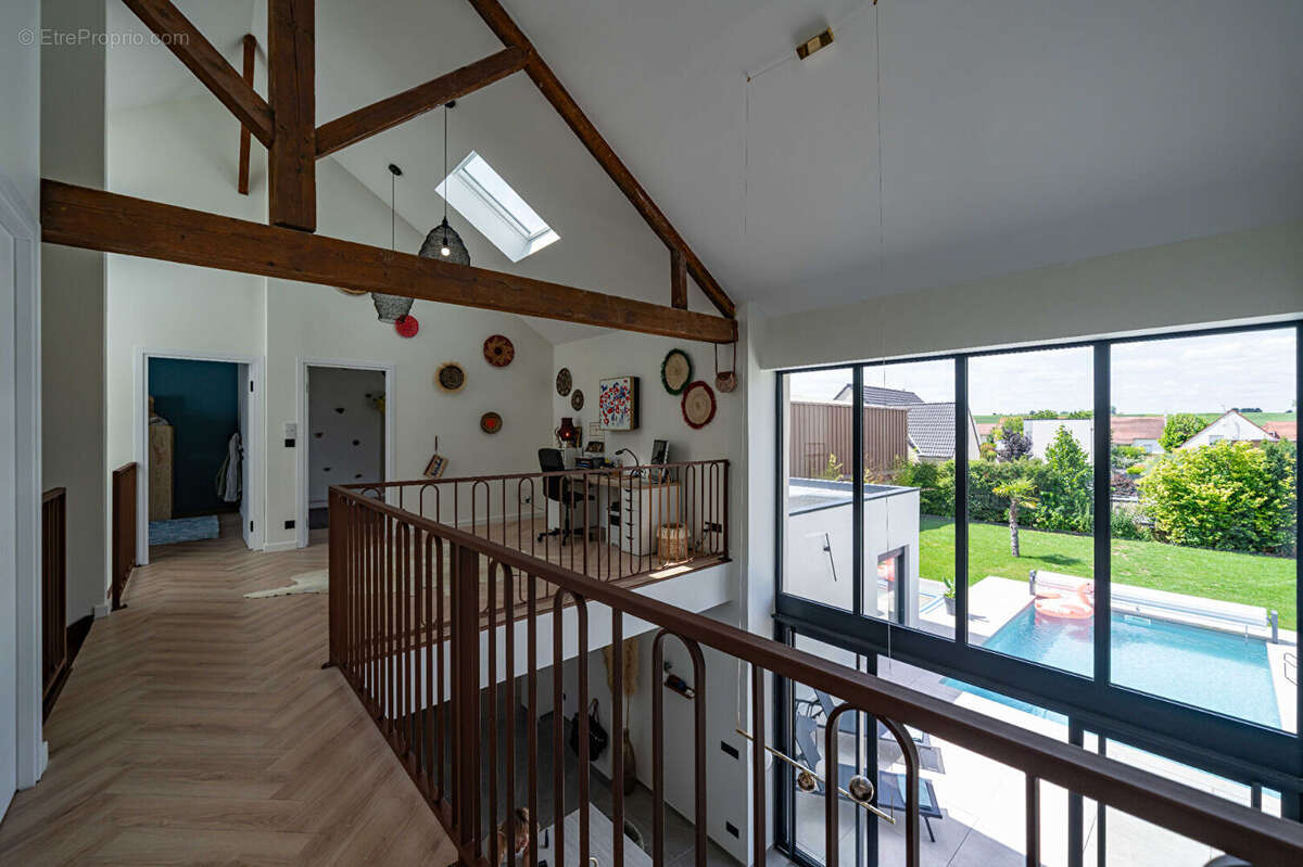 Maison renovée avec piscine 252 m² - proche bezannes - photo 8