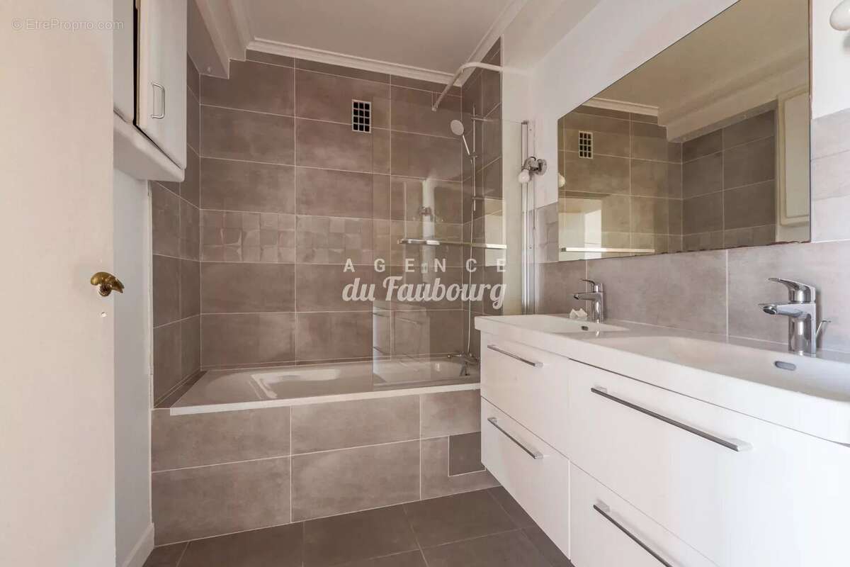 Appartement à PARIS-15E