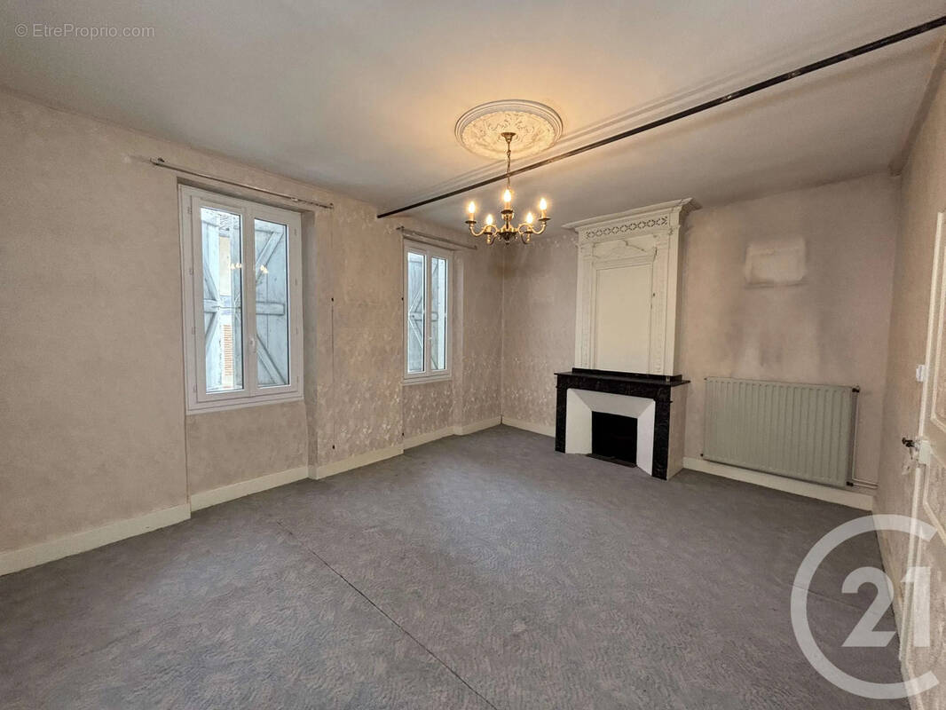 Maison à MONTESQUIEU-VOLVESTRE