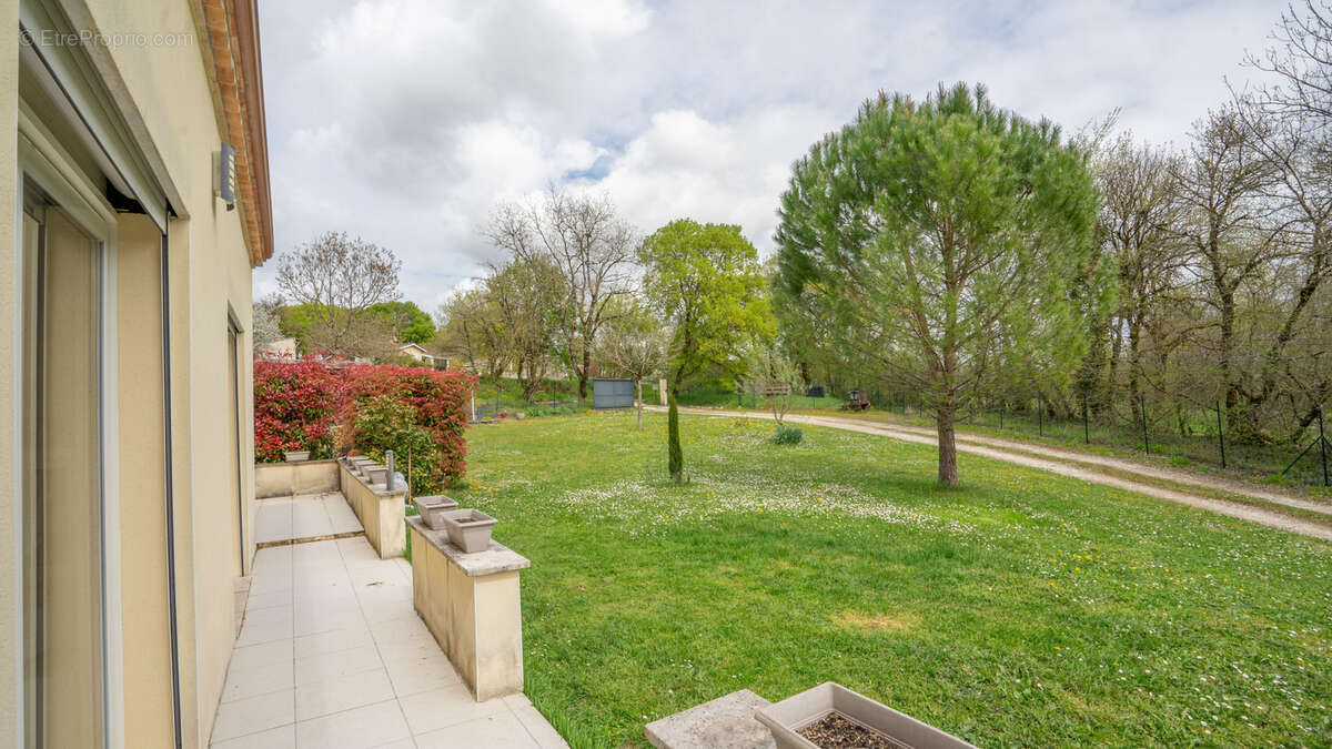 Maison à MONTAIGU-DE-QUERCY