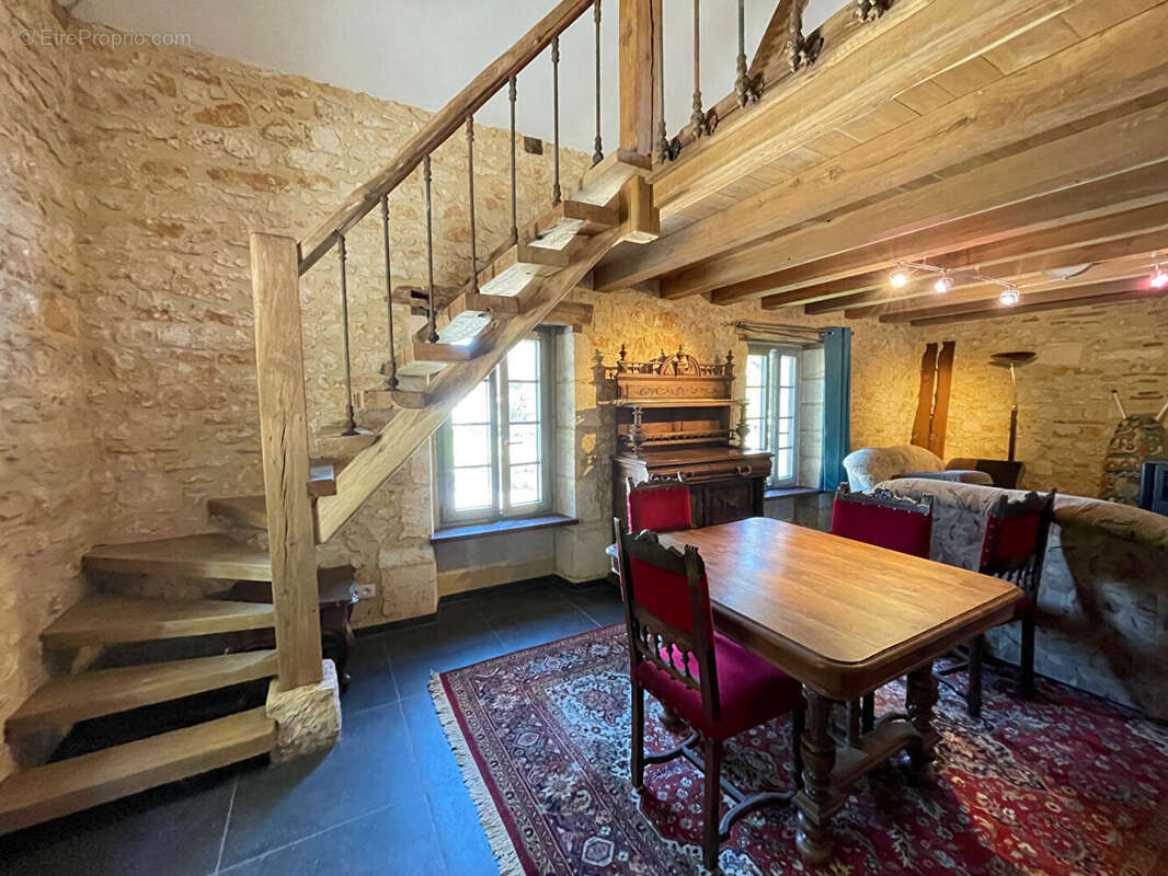 Appartement à CUBJAC