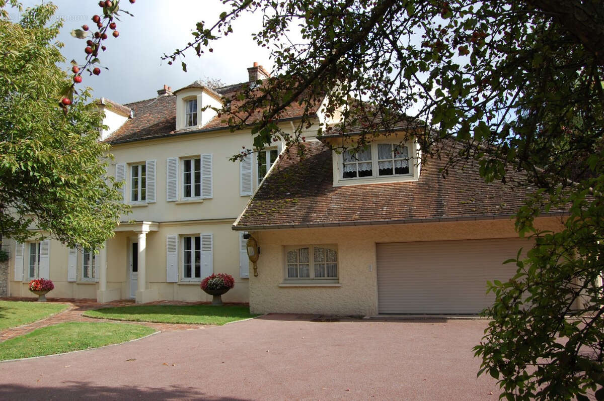 Maison à VARENNES-JARCY