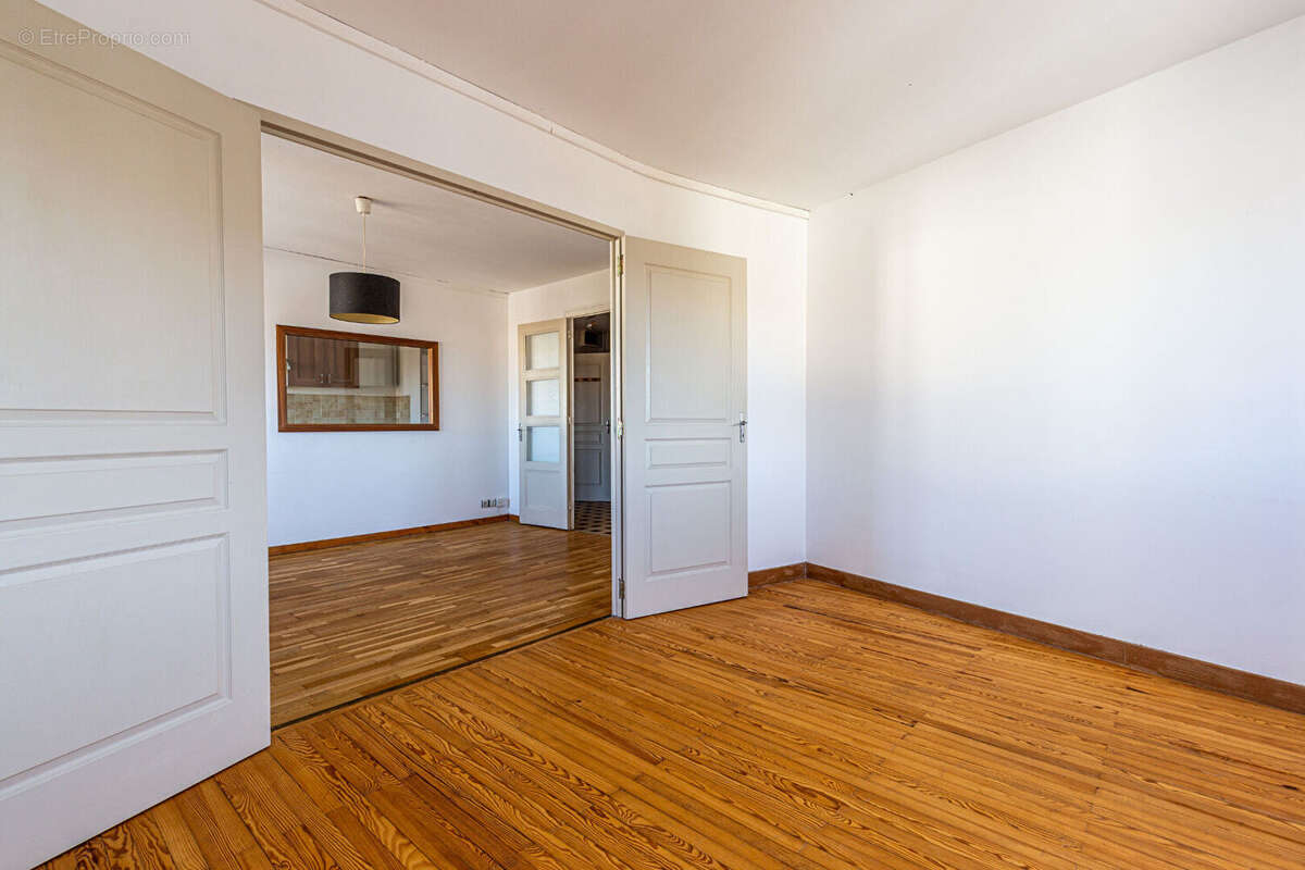 Agence immobiliere laforet - exclusivite - "duranta" - annecy - appartement t3 de 59.24 m² - cave - grenier - renovation energet - photo 4