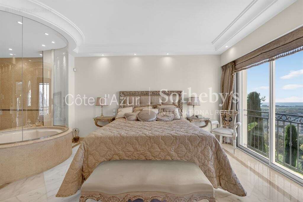 Maison à MANDELIEU-LA-NAPOULE