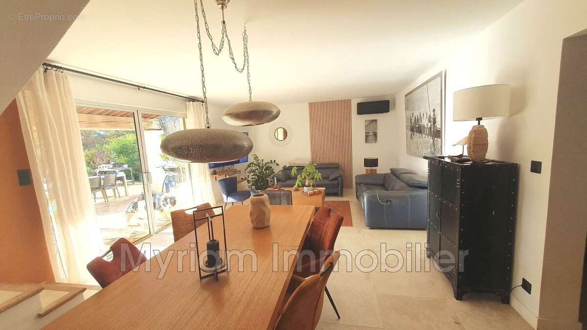 Maison à SAINT-CEZAIRE-SUR-SIAGNE