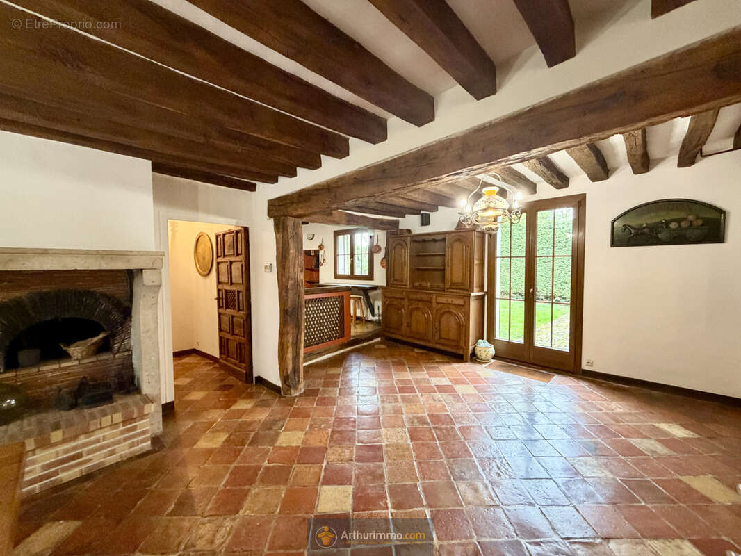Maison à CRECY-LA-CHAPELLE