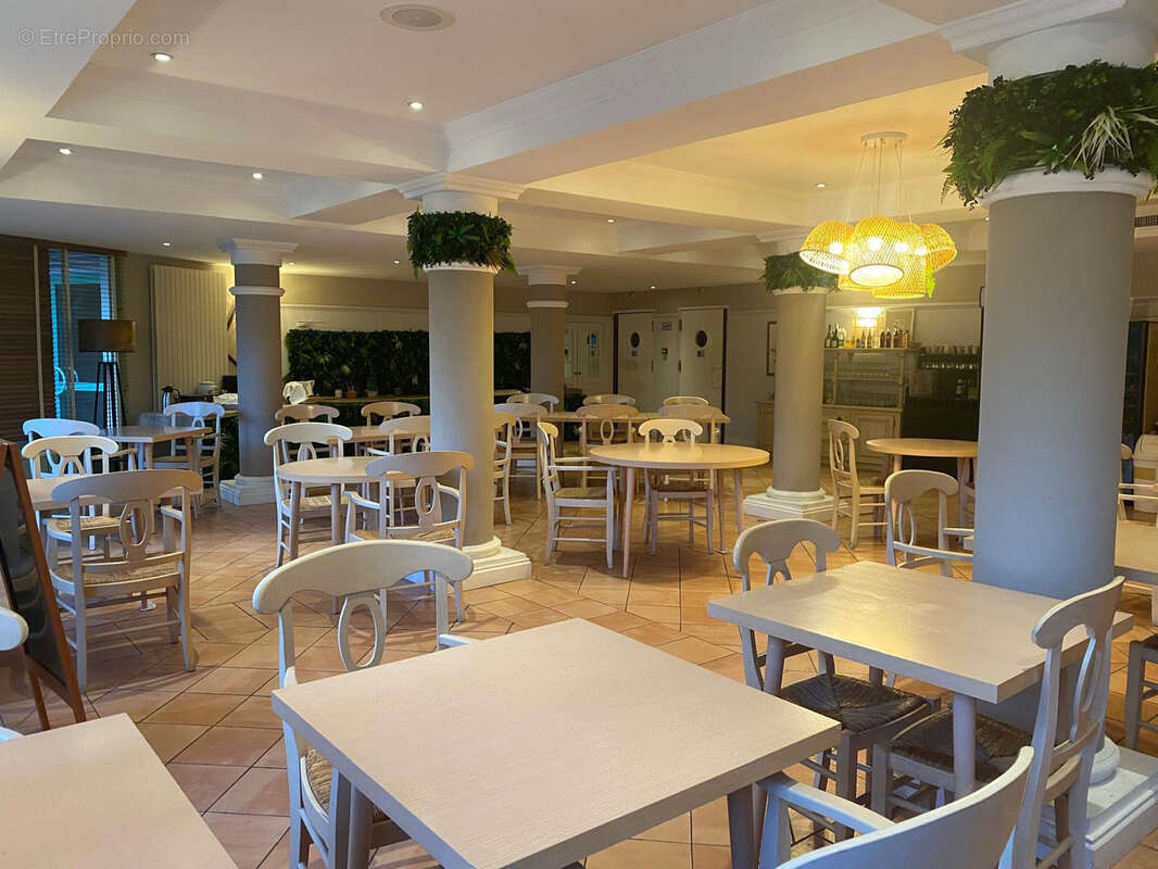 Commerce à ROQUEBRUNE-SUR-ARGENS