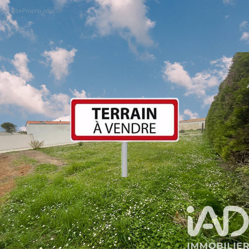 Photo 1 - Terrain à VERINES