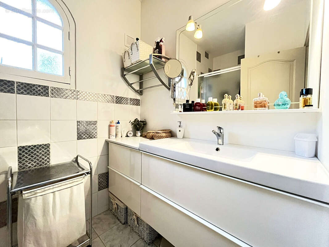 Maison à SAINT-LAURENT-DU-VAR