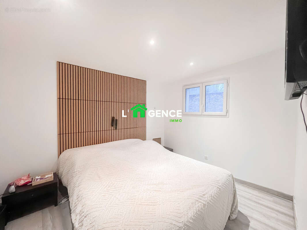 Maison à SAINT-MITRE-LES-REMPARTS