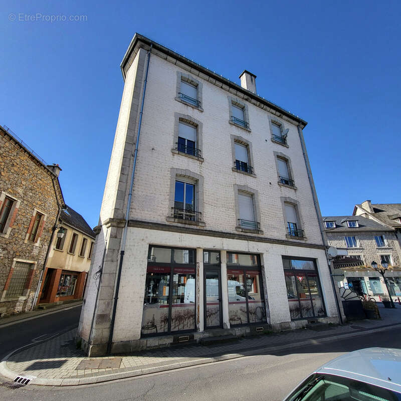 Appartement à RIOM-ES-MONTAGNES