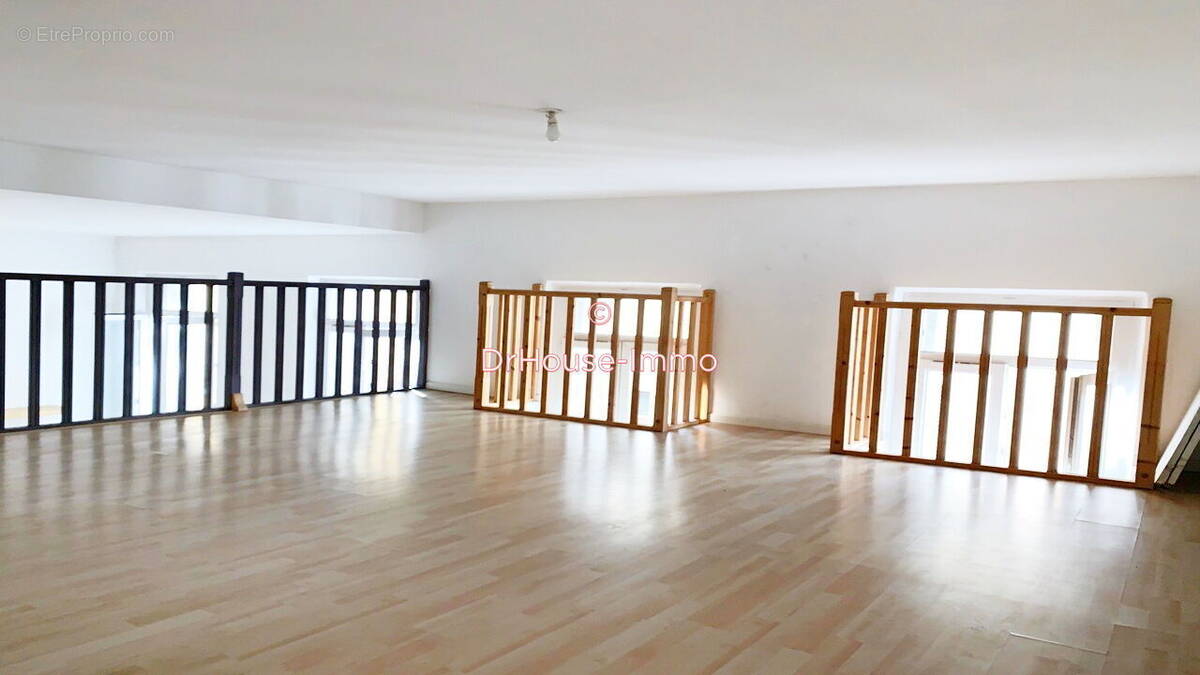 Appartement à MARSEILLE-1E