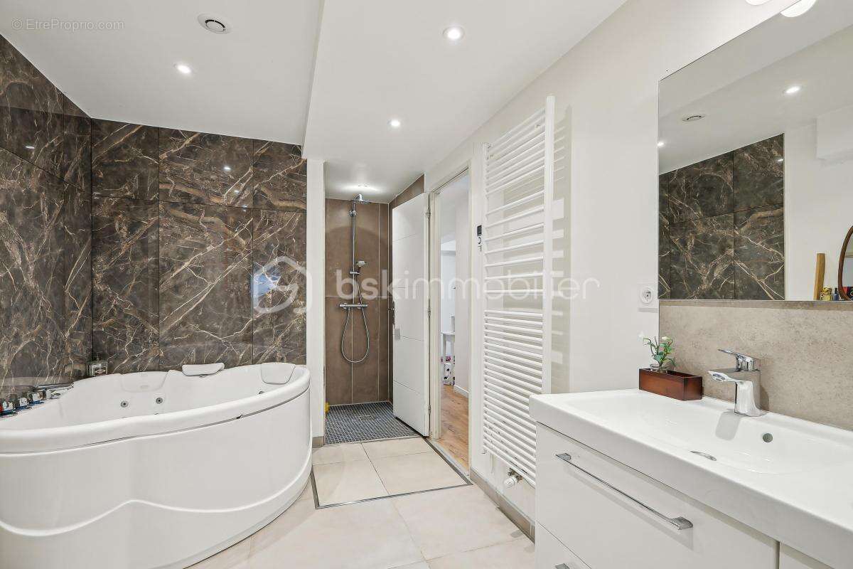 Maison à LE PLESSIS-ROBINSON