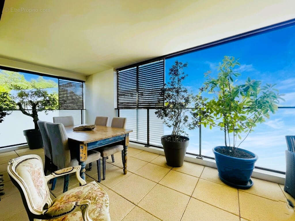 MAUGUIO 4 pièces 3 chambres 2 S.de bain, Terrasse en L 37 m2, parking + garage fermé - photo 3