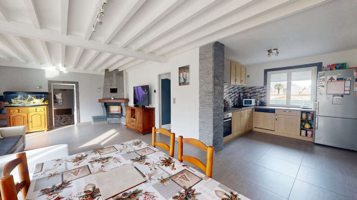 Maison à SAVIGNEUX