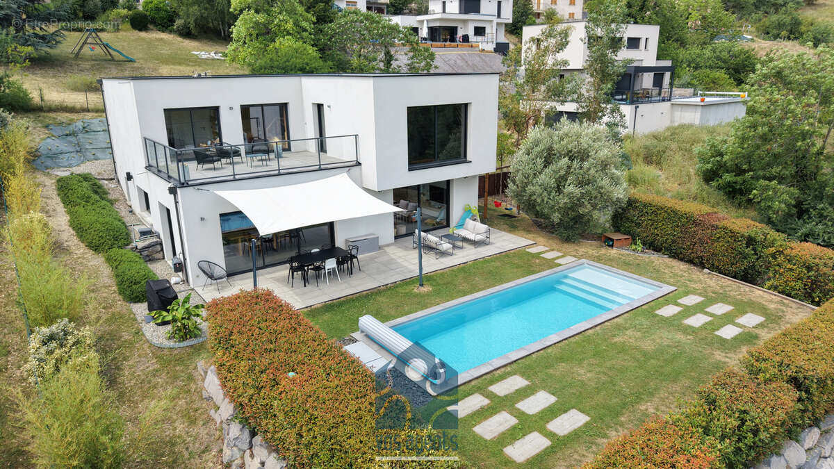 Maison à VEYRE-MONTON