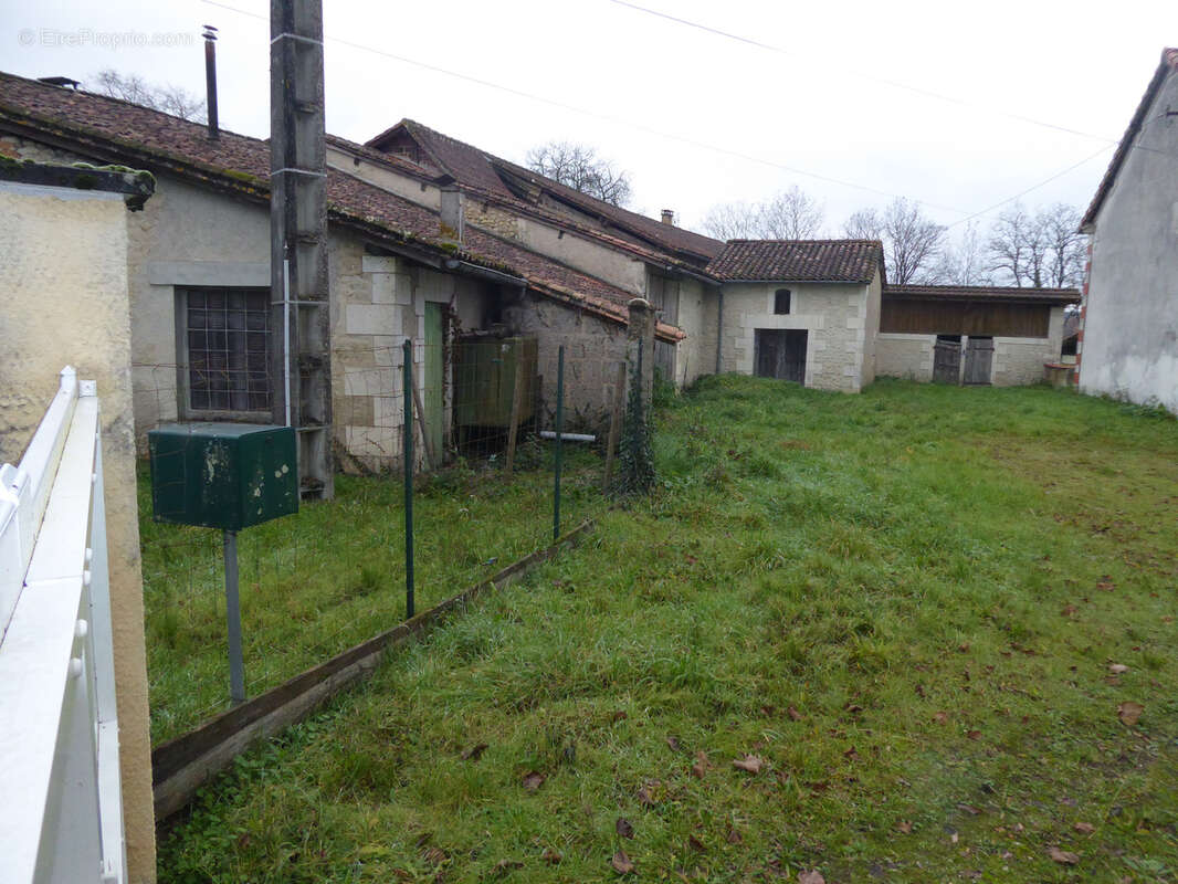 Maison à LES ESSARDS