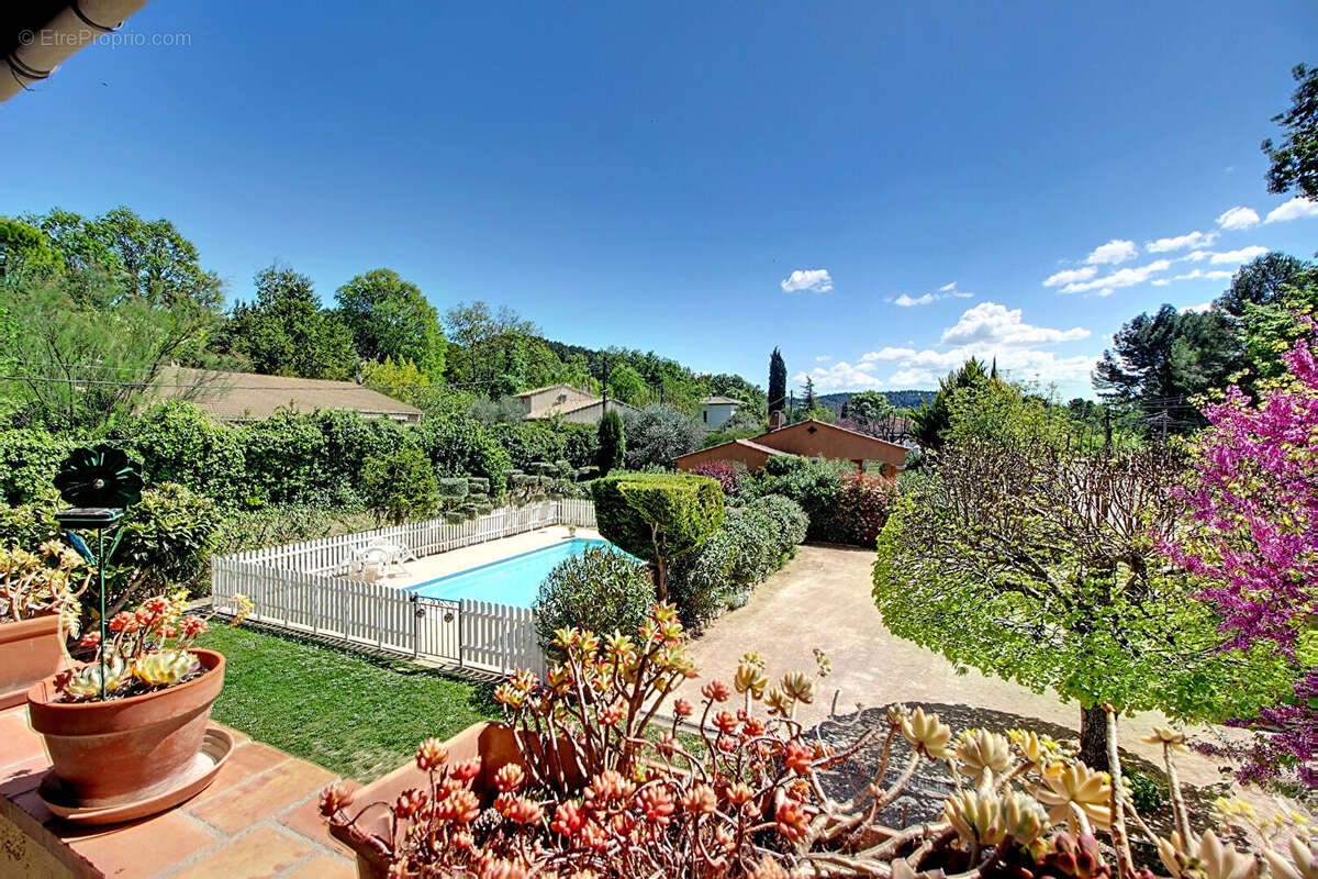 A VENDRE EN EXCLUSIVITE ! À  SAINT ANTONIN DU VAR Maison - 6 pièces 153 m2 sur un terrain de  1200 m2 avec piscine - photo 10