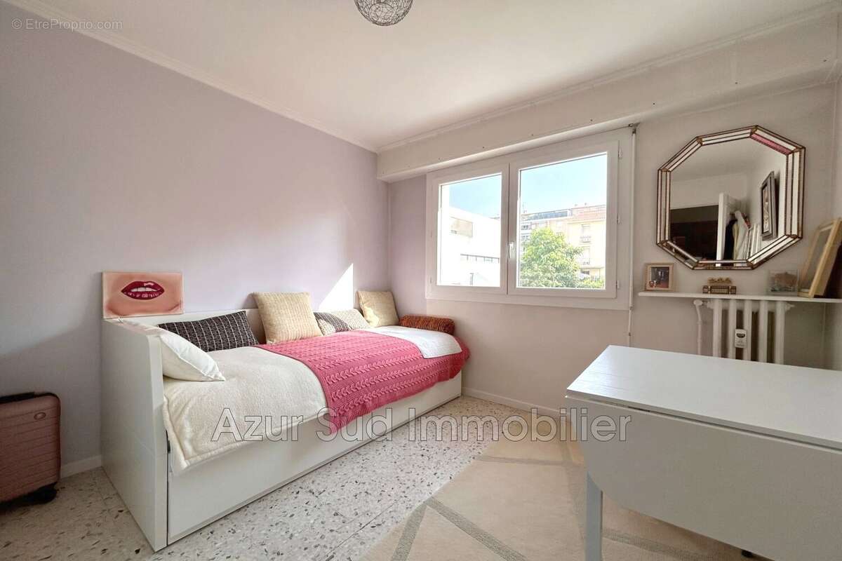 Appartement 55 m² à Antibes  - photo 7